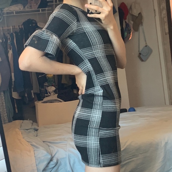 Ruffle Sleeve Plaid Dress - Picture 2 of 2